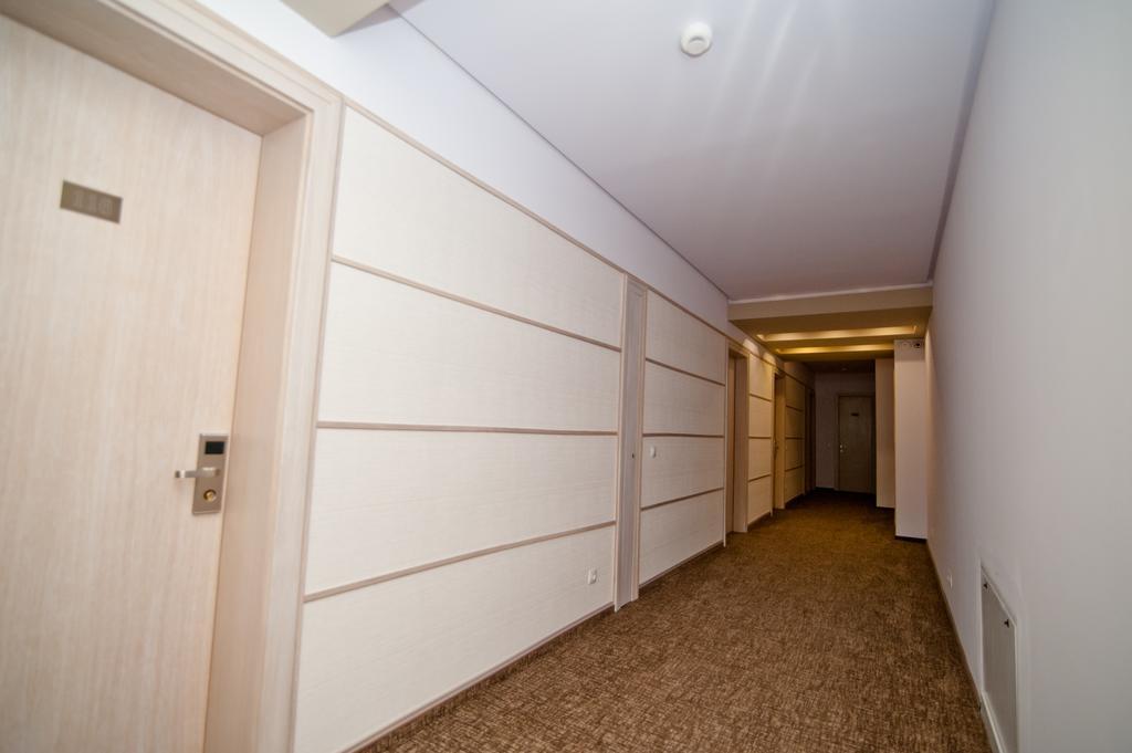 Hotel Nova Targoviste Quarto foto
